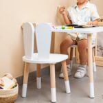 Set Tisch und 2 Stühle Weißes Kaninchen aus Naturholz | Montessori - Galeriebild 2 von Cozy Collections