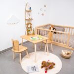 Tisch- und 2-Stühle-Set Hase aus Naturholz | Design Bunny - Galeriebild 1 von Cozy Collections
