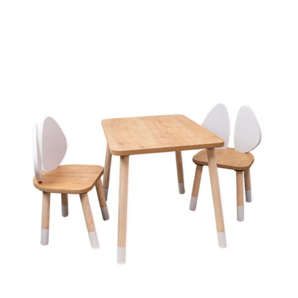 Tischset mit 2 Stühlen und Hasenohren aus naturbelassenem Holz | Design Bunny - Produktbild von Cozy Collections