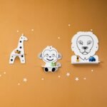 Kinder-Wandregal 3 Safari-Tiere - Löwe, Affe, Giraffe aus Naturholz - Produktbild von Cozy Collections