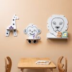 Kinder-Wandregal 3 Safari-Tiere - Löwe, Affe, Giraffe aus Naturholz - Galeriebild 2 von Cozy Collections