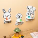 Kinder-Wandregal mit 3 niedlichen Tieren – Hase, Hund, Eichhörnchen aus naturbelassenem Holz - Produktbild von Cozy Collections