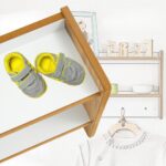 Kinder-Wandregal mit Haken - Montessori-Kran aus Naturholz und Weiß - Galeriebild 3 von Cozy Collections