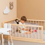 Montessori-Wandbett aus naturbelassenem Buchenholz mit abnehmbarem Schutzgitter - Galeriebild 3 von Cozy Collections