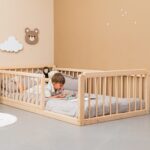 Montessori-Wandbett aus naturbelassenem Buchenholz mit abnehmbarem Schutzgitter - Galeriebild 4 von Cozy Collections