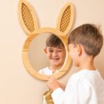 Dekorativer Hasenspiegel aus Naturholz mit Rattandetails - Galeriebild 3 von Cozy Collections