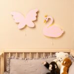 LED-Wandlichter Schwan Prinzessin & Schmetterling aus handbemaltem Holz - Galeriebild 1 von Cozy Collections
