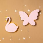 LED-Wandlichter Schwan Prinzessin & Schmetterling aus handbemaltem Holz - Variantenbild Modell Set Schwan + Schmetterling von Cozy Collections