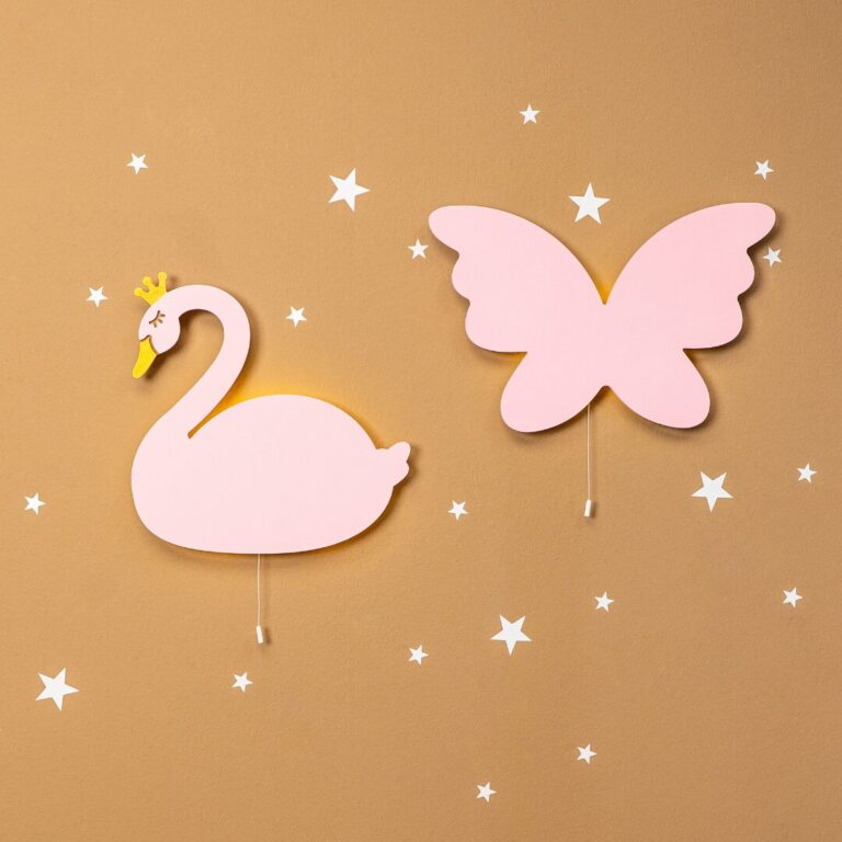 LED-Wandlichter Schwan Prinzessin & Schmetterling aus handbemaltem Holz - Produktbild von Cozy Collections