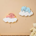 LED-Wandlichter Elefant & Lamm auf Wolken aus handbemaltem Holz - Variantenbild Modell Elefant + Lamm von Cozy Collections