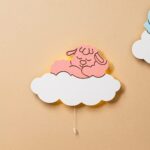 LED-Wandlichter Elefant & Lamm auf Wolken aus handbemaltem Holz - Variantenbild Modell Lamm von Cozy Collections