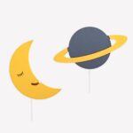 LED-Wand-Nachtlichter Mond & Planet aus handbemaltem Holz | Weltraum-Thema - Produktbild von Cozy Collections