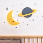 LED-Wand-Nachtlichter Mond & Planet aus handbemaltem Holz | Weltraum-Thema - Galeriebild 1 von Cozy Collections