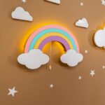 LED-Wand-Nachtlicht Regenbogen mit handbemalten Holzwolken | 4 Pastellfarben - Variantenbild Modell Regenbogen von Cozy Collections