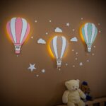 LED-Wandnachtlicht Heißluftballon Kappadokien aus handbemaltem Holz - Galeriebild 2 von Cozy Collections