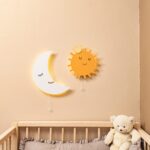 LED-Wandnachtlicht Sonne mit handbemaltem Holzkranz - Variantenbild Modell Duo Mond + Sonne von Cozy Collections