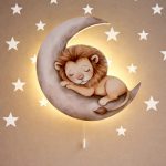 LED-Wandnachtlicht schlafender Löwe auf dem Mond | LED Nachtlicht Holz