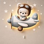 Wandnachtlicht Pilotenbär im Flugzeug | LED Nachtlicht Holz