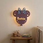 Personalisiertes Schleifen-Wandnachtlicht mit Namen LED Holz | LED Nachtlicht Holz