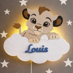 Personalisiertes Löwenbaby auf Wolke LED-Wandnachtlicht | LED Nachtlicht Holz