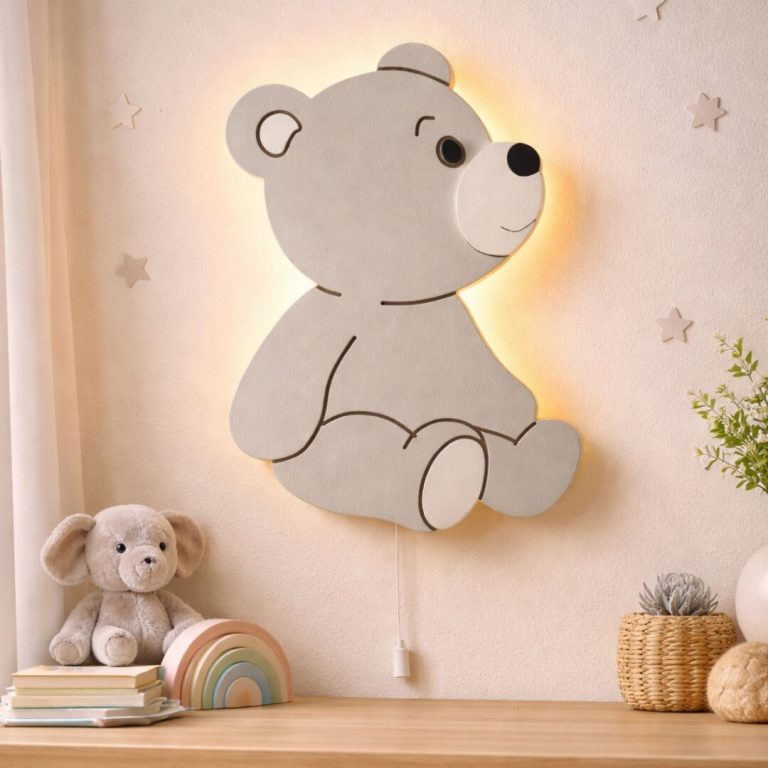 Sitzendes Bärchen LED-Wandnachtlicht aus Holz | LED Nachtlicht Holz